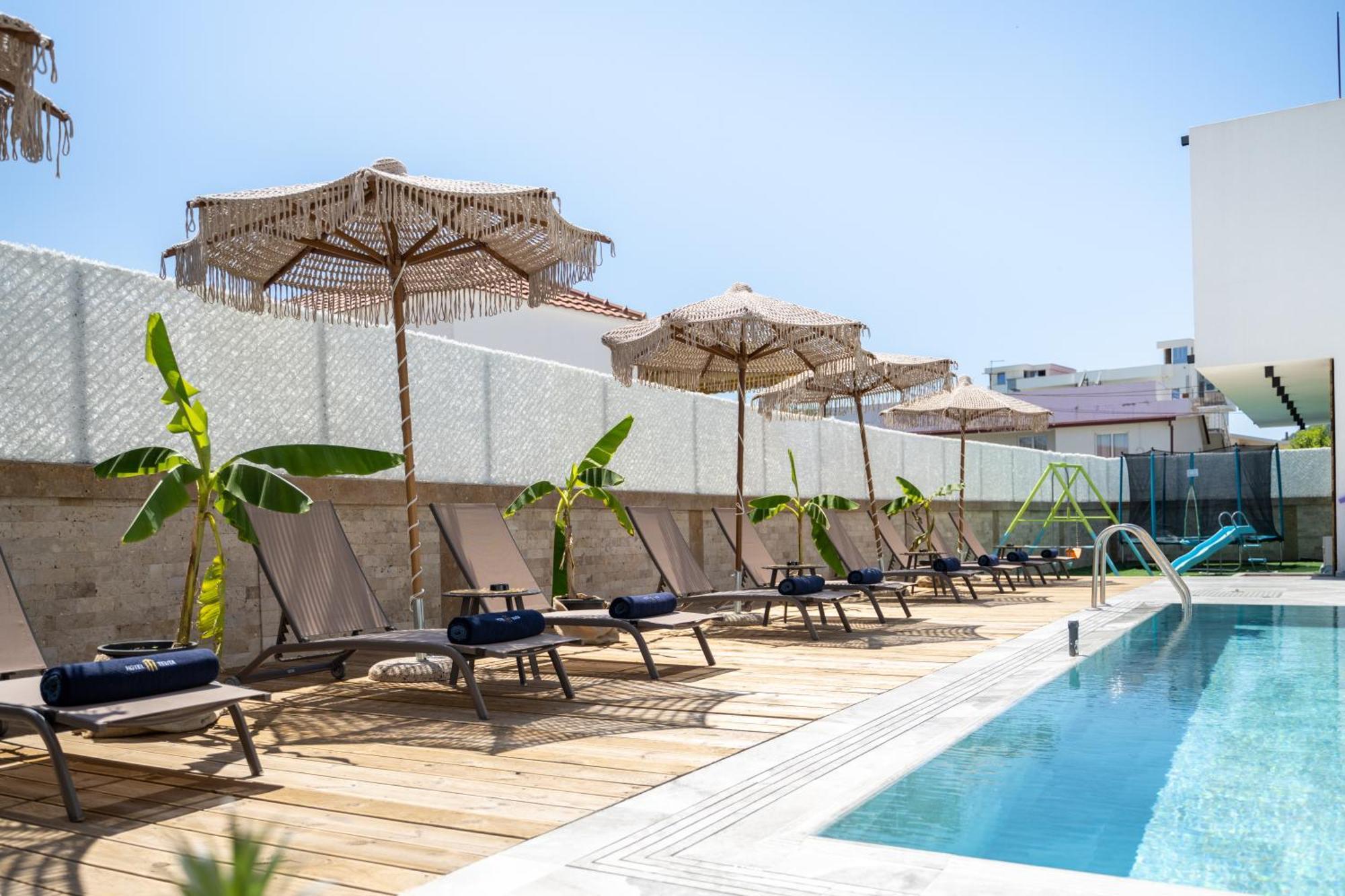 Hotel Teuta Ulcinj Kültér fotó