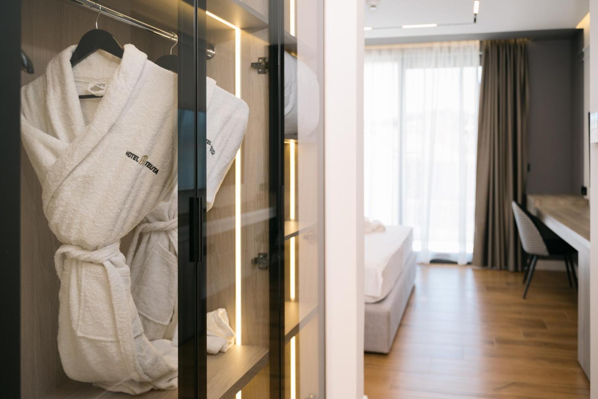 Hotel Teuta Ulcinj Kültér fotó